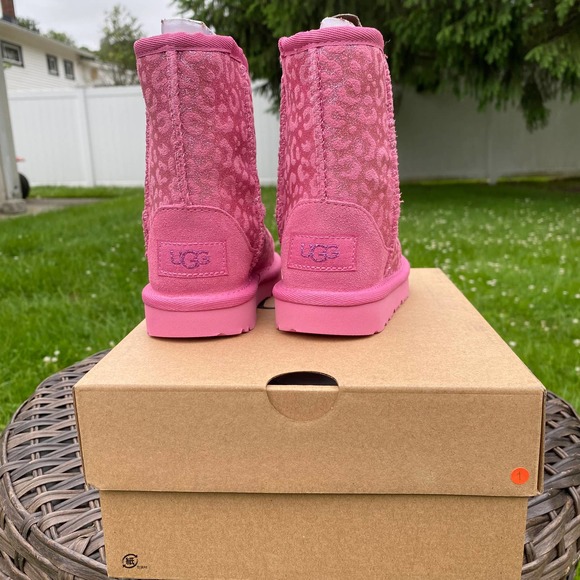 NWT/NIB UGG Toddler Classic II Glitter Leopard Animal Print Boots (sizes 7) - Picture 3 of 7